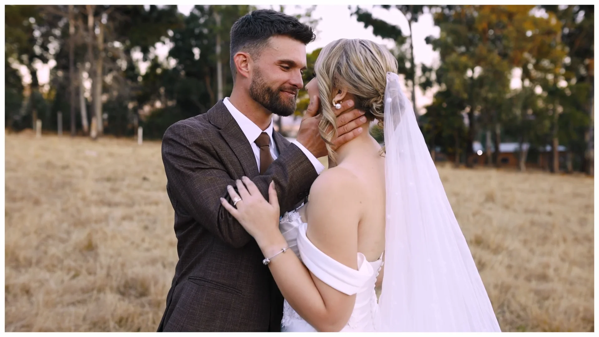 Jan-Louis and Mareli on their wedding day at Rolling Waters, Pretoria